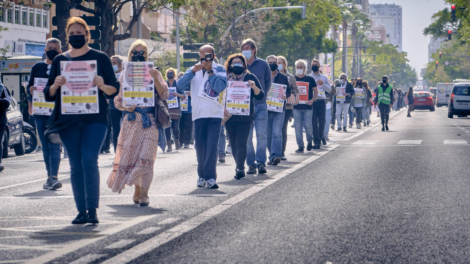 La Hostelería de Cádiz se moviliza en demanda de ayuda por los efectos de  la Covid-19