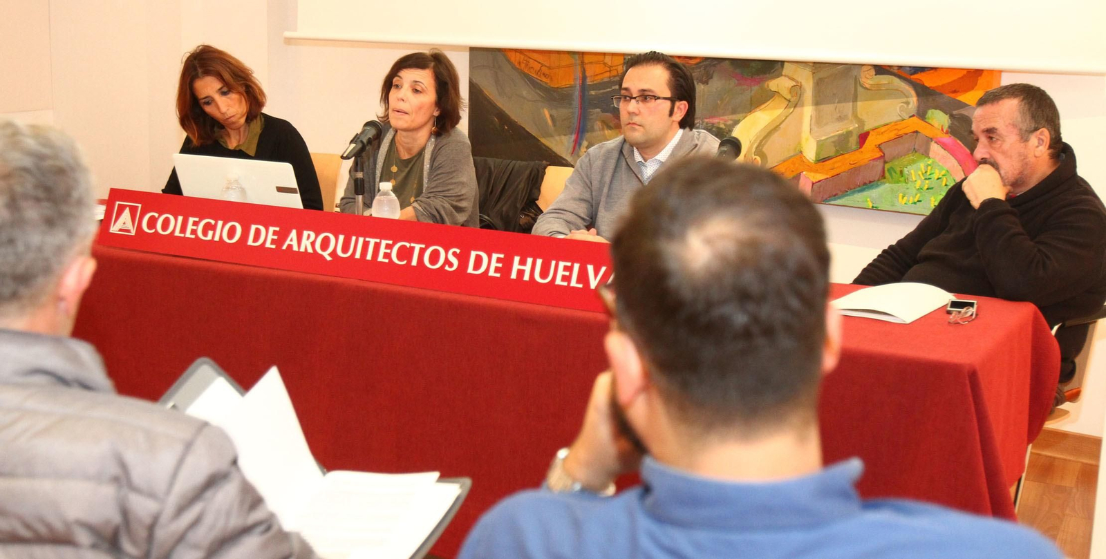 Un momento de la mesa redonda de los arquitectos.