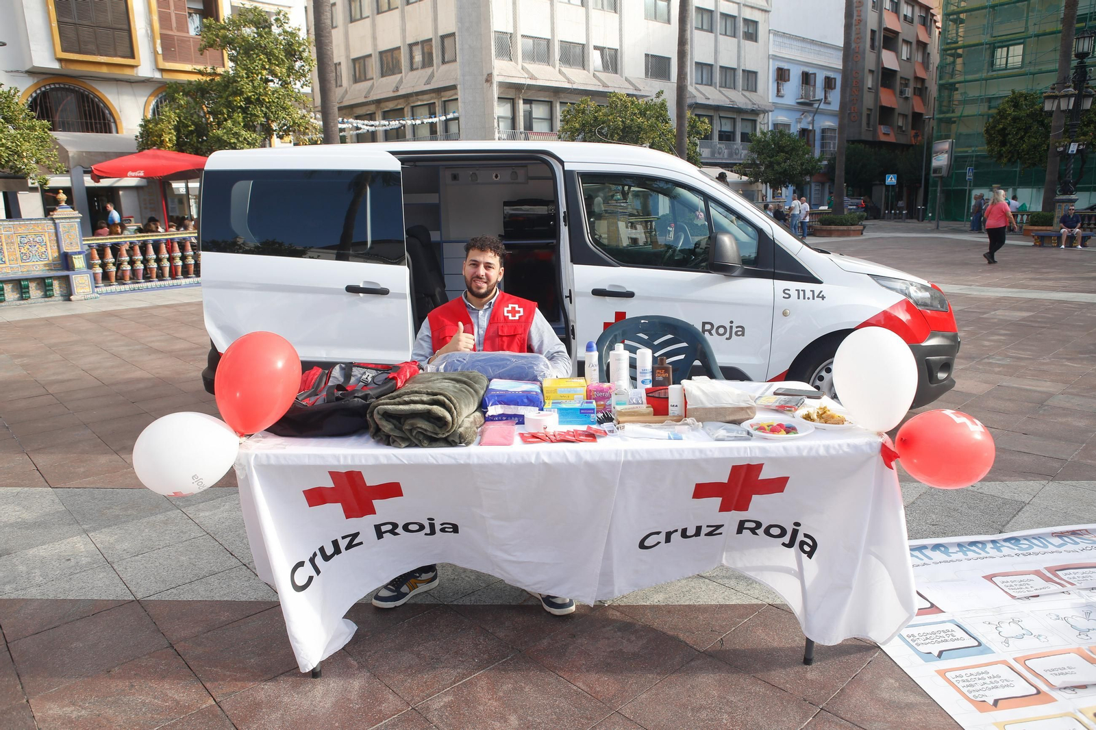 Fotos del Día de la Banderita de la Cruz Roja en la Plaza Alta de Algeciras