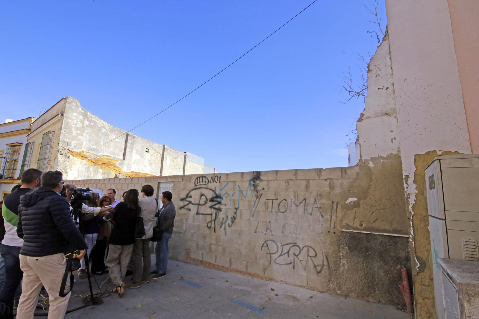 Esta finca de la calle Molino de Viento será la primera en salir a subasta.
