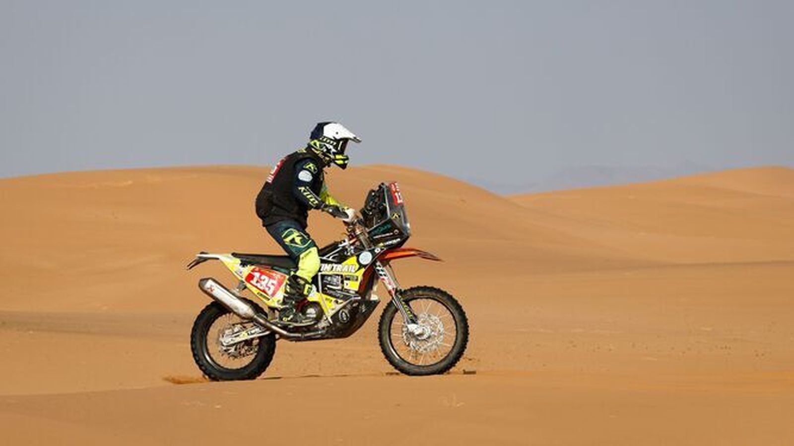 El motorista español Carles Falcón, en la segunda etapa del Dakar.