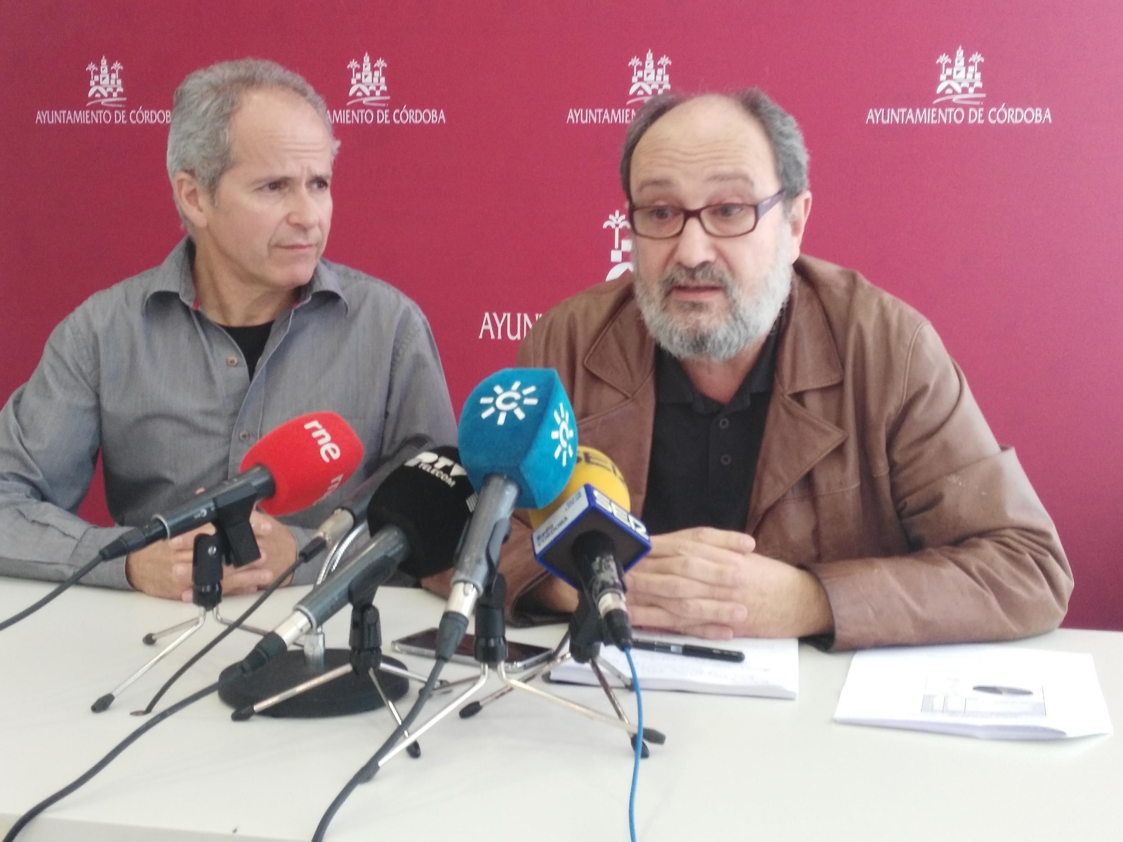 Rafael Blázquez y José María Manjavacas ayer, la sala de prensa del Ayuntamiento. Rafael Blázquez y José María Manjavacas ayer, la sala de prensa del Ayuntamiento.