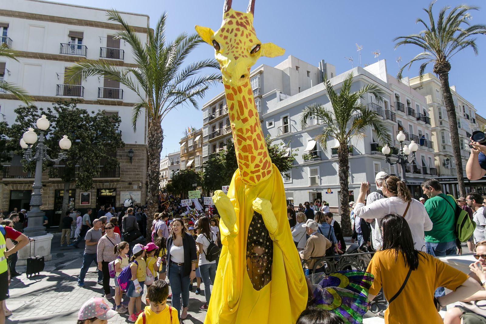 Pasacalles escolar para dar comienzo al Festival Internacional del Títere