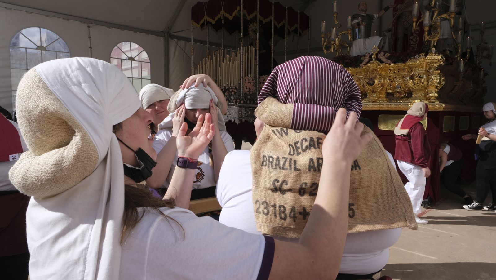 Fotogalería de la procesión de Coronación. Semana Santa Almería 2022.