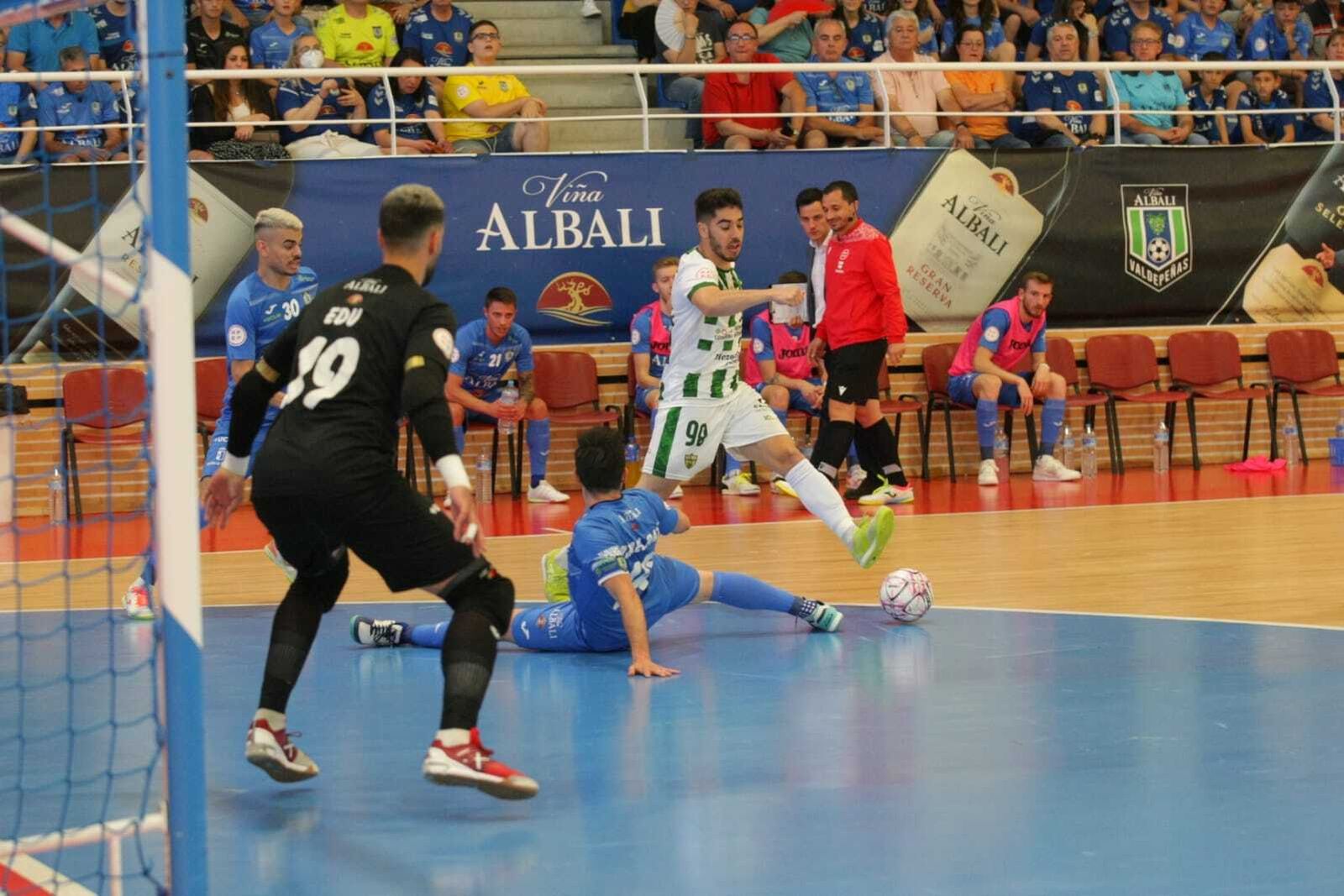 La derrota del Córdoba Futsal ante el Viña Albali Valdepeñas, en imágenes