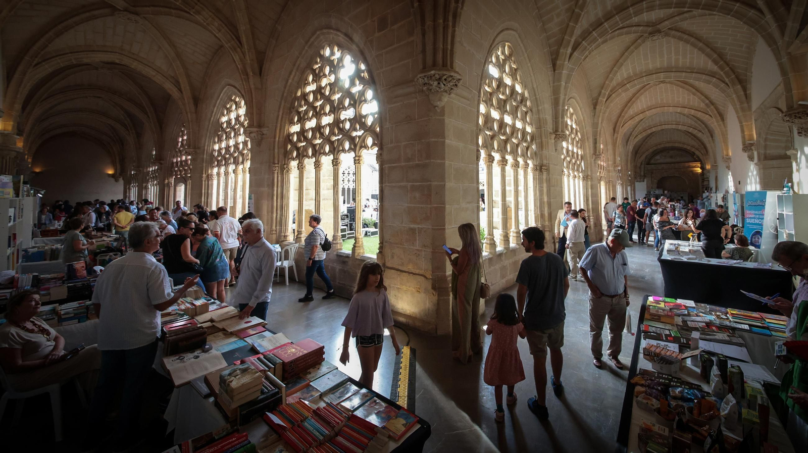 Imágenes del primer día de la Feria del Libro de Jerez