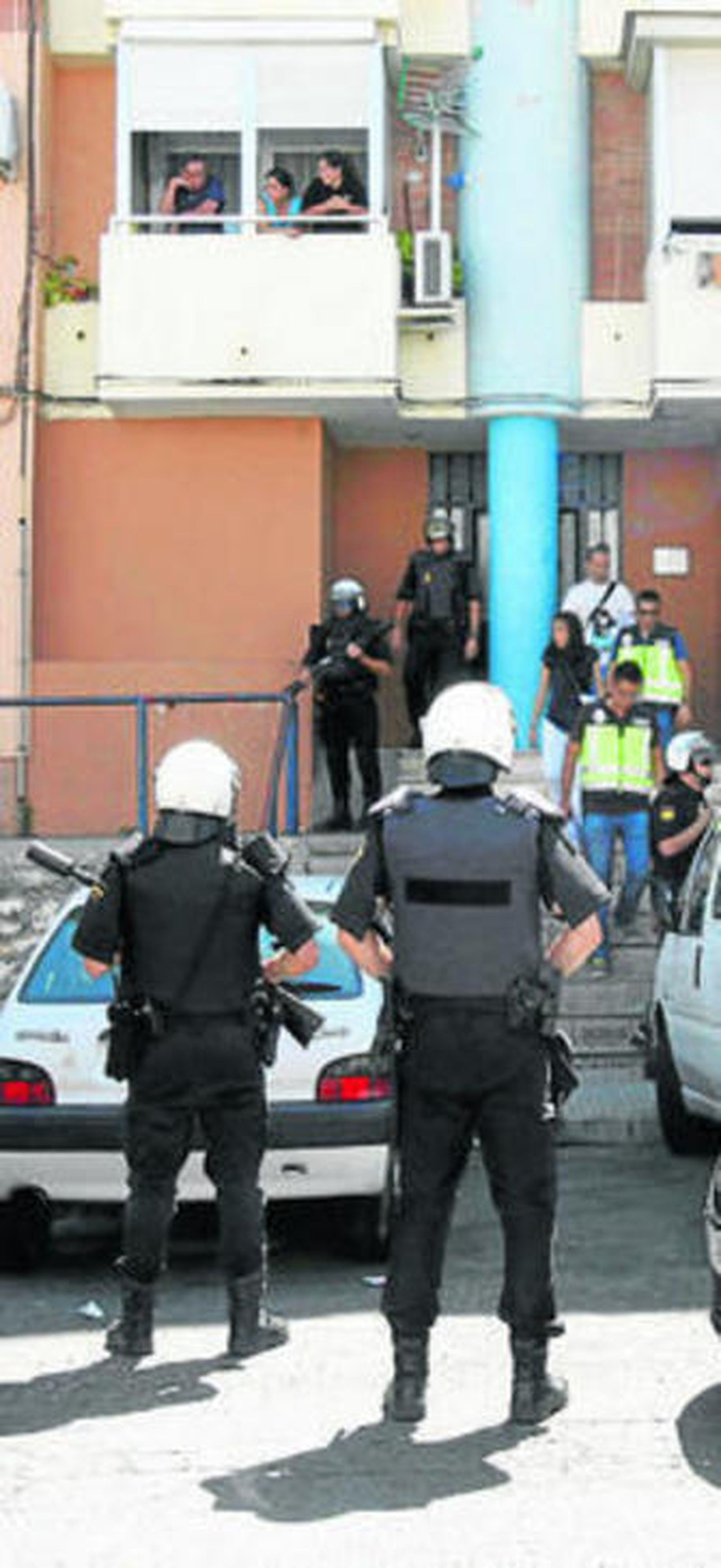 Antidisturbios custodiaban ayer el lugar de los hechos.