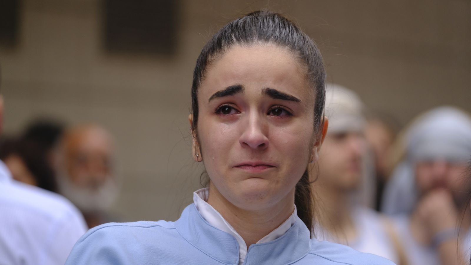 La Procesión de Los Ángeles de sobrepuso a la lluvia, en imágenes