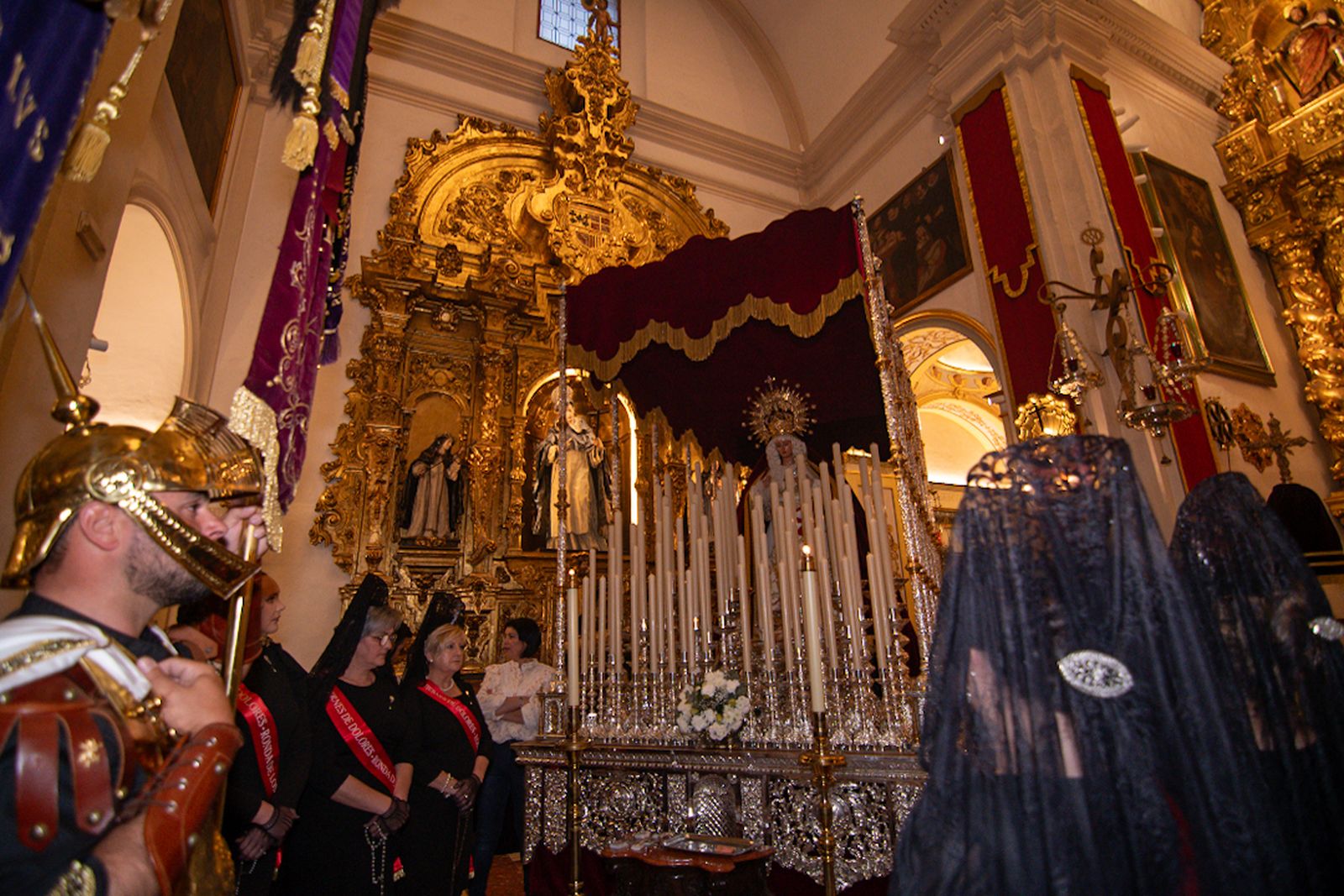 Las ofrendas a las vírgenes de las cofradías de Montilla por el Viernes de Dolores, en imágenes