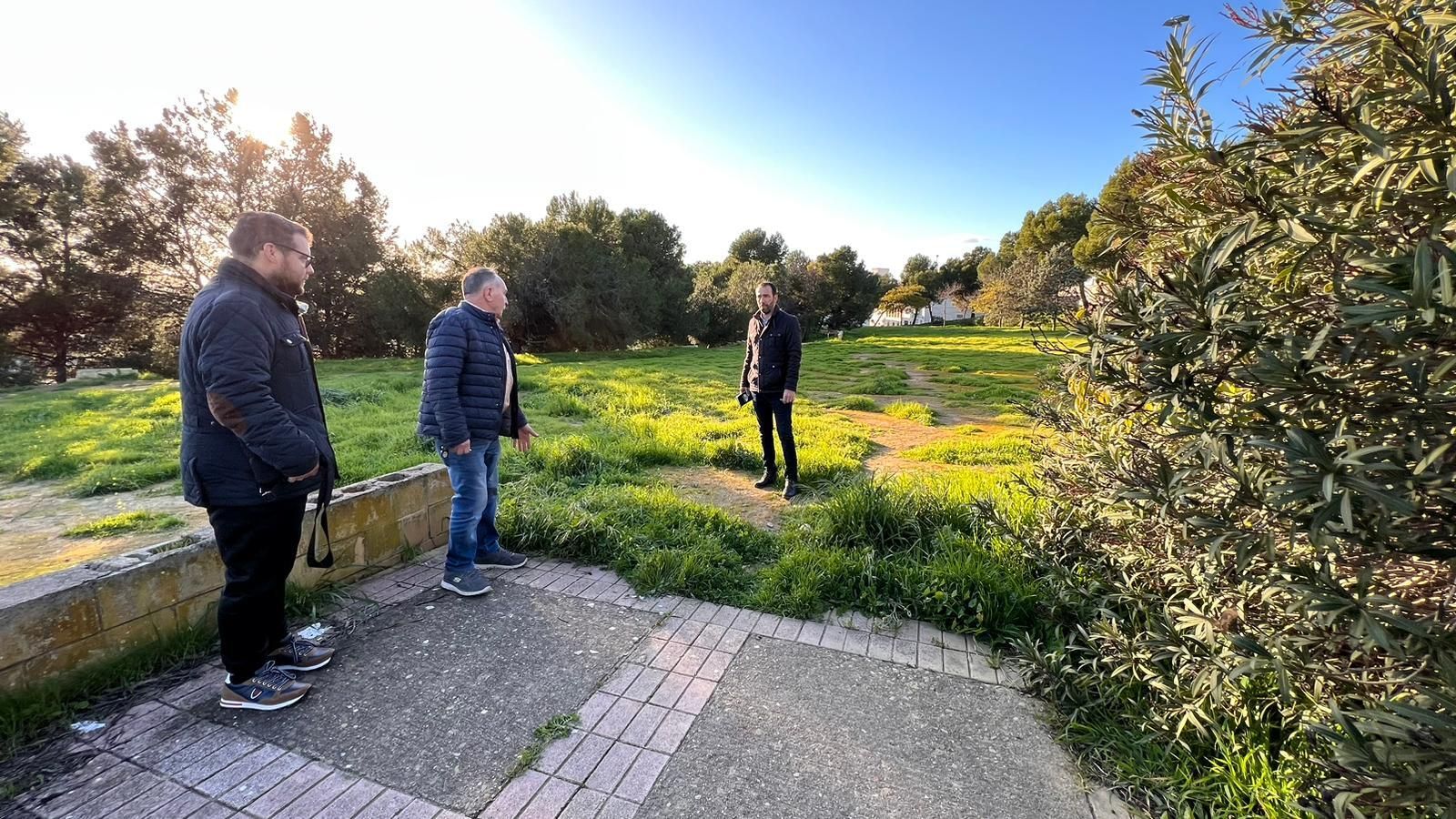 Un momento de la visita de los andalucistas a la Hoyanca.