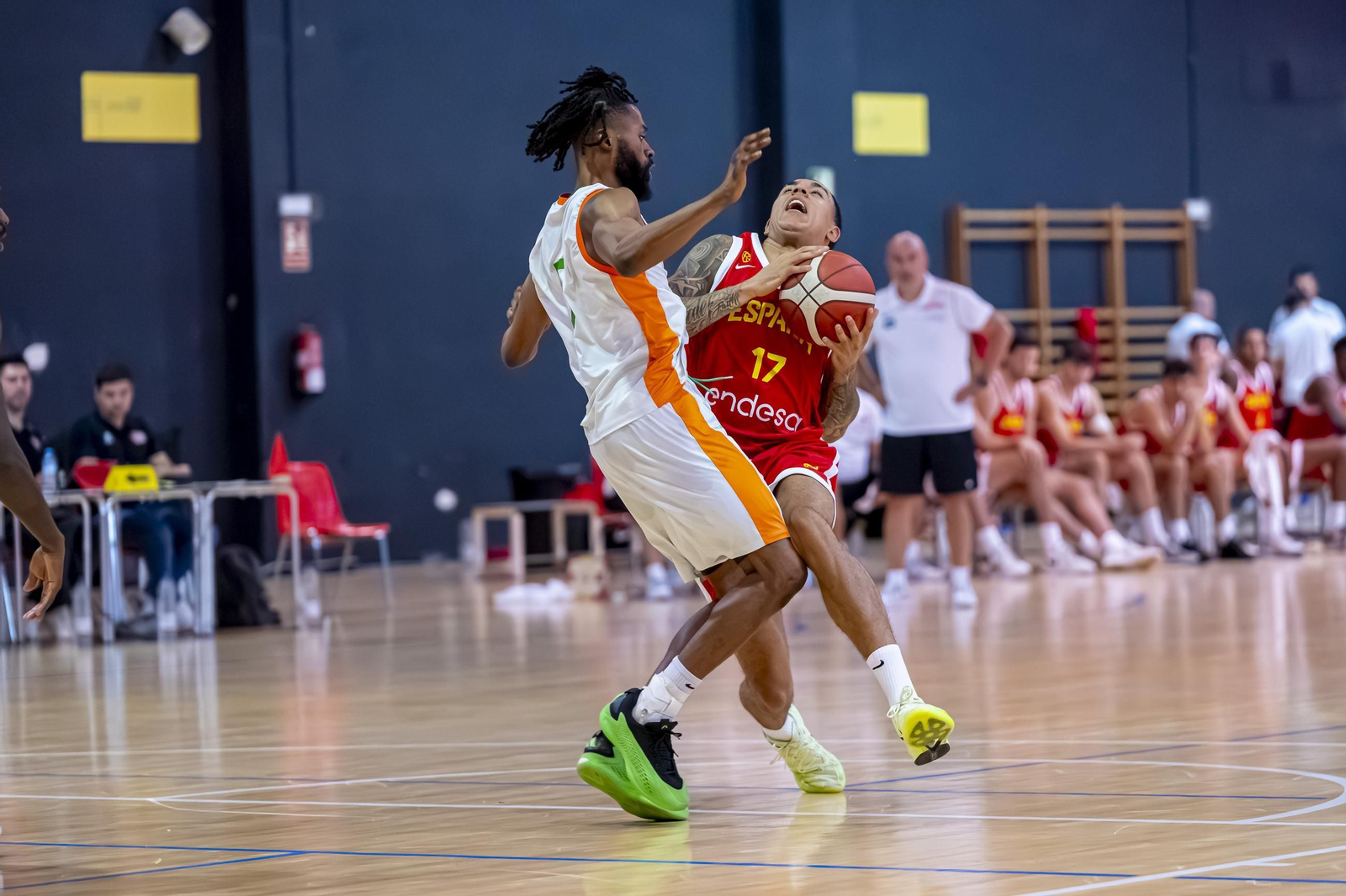 España B, con Álvaro Folgueiras, derrota a Costa de Marfil antes de venir a Málaga