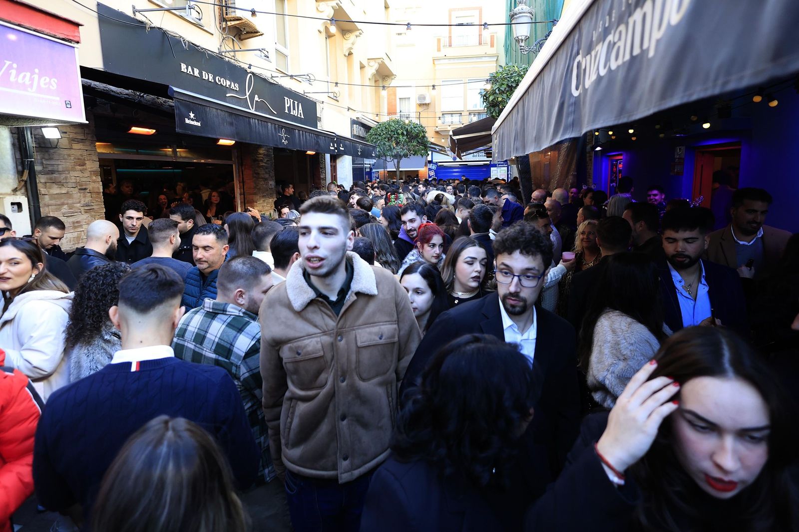 La Línea explota de gente en la tardebuena más animada, en imágenes