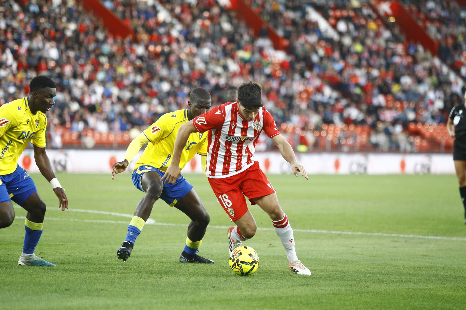 El partido U.D. Almería-Cádiz C.F. en imágenes