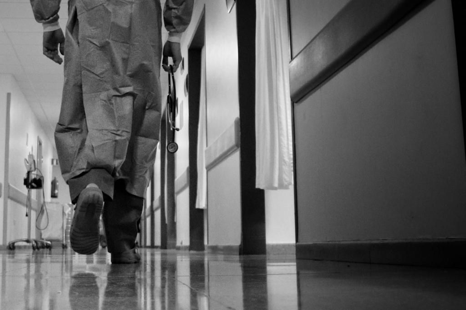 El trabajo en las Urgencias del Reina Sofía, retratado por los propios profesionales