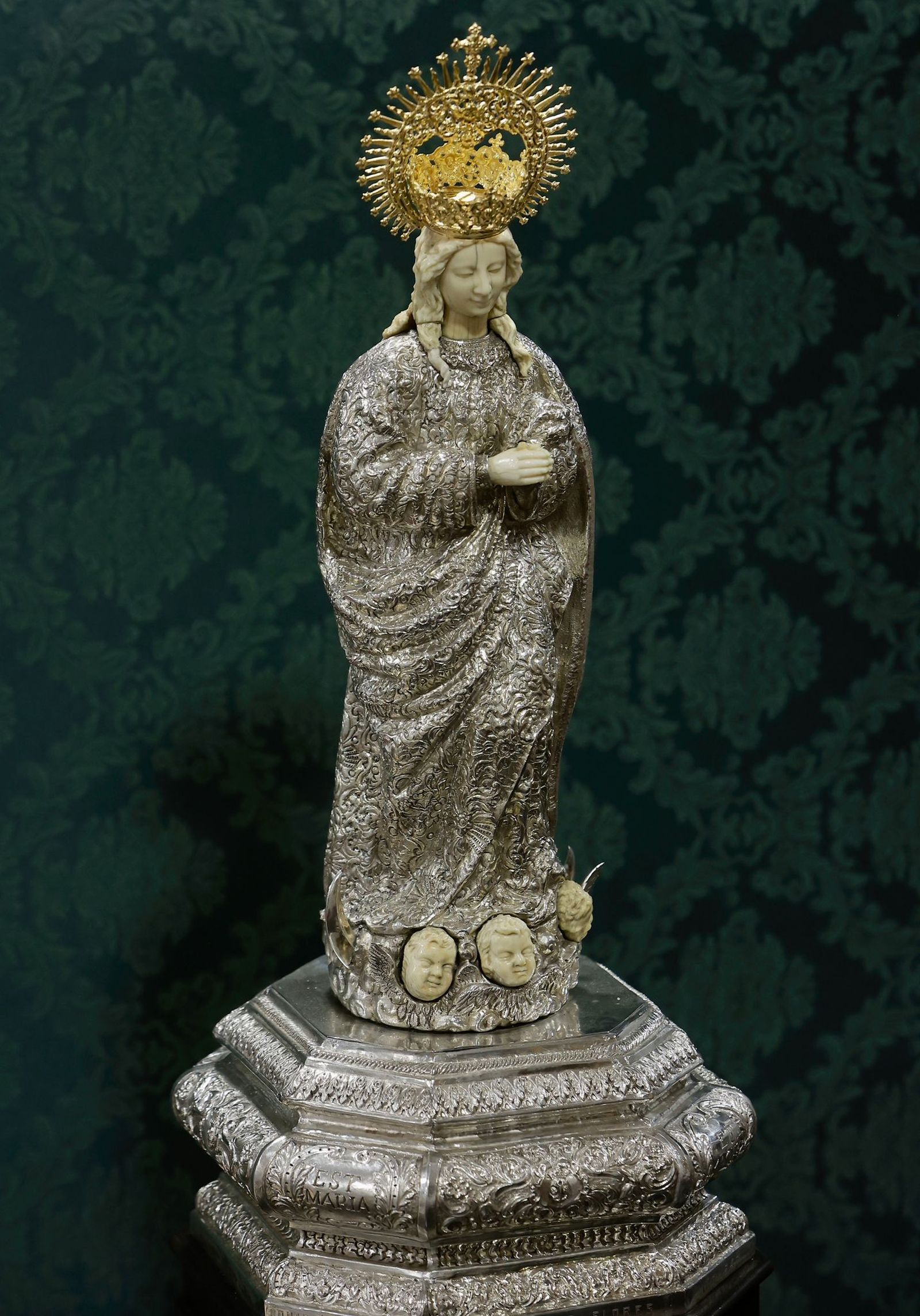 La Inmaculada de la entrecalle del palio de la Esperanza