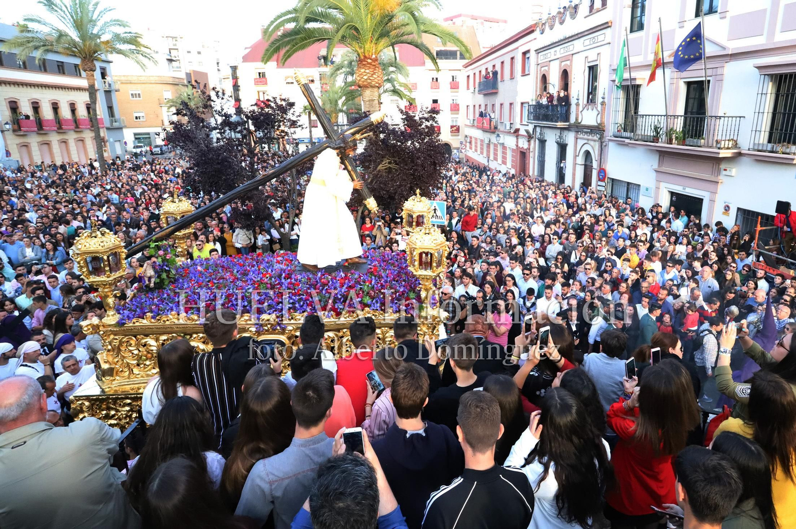 Imágenes de la procesión de Pasión en Huelva