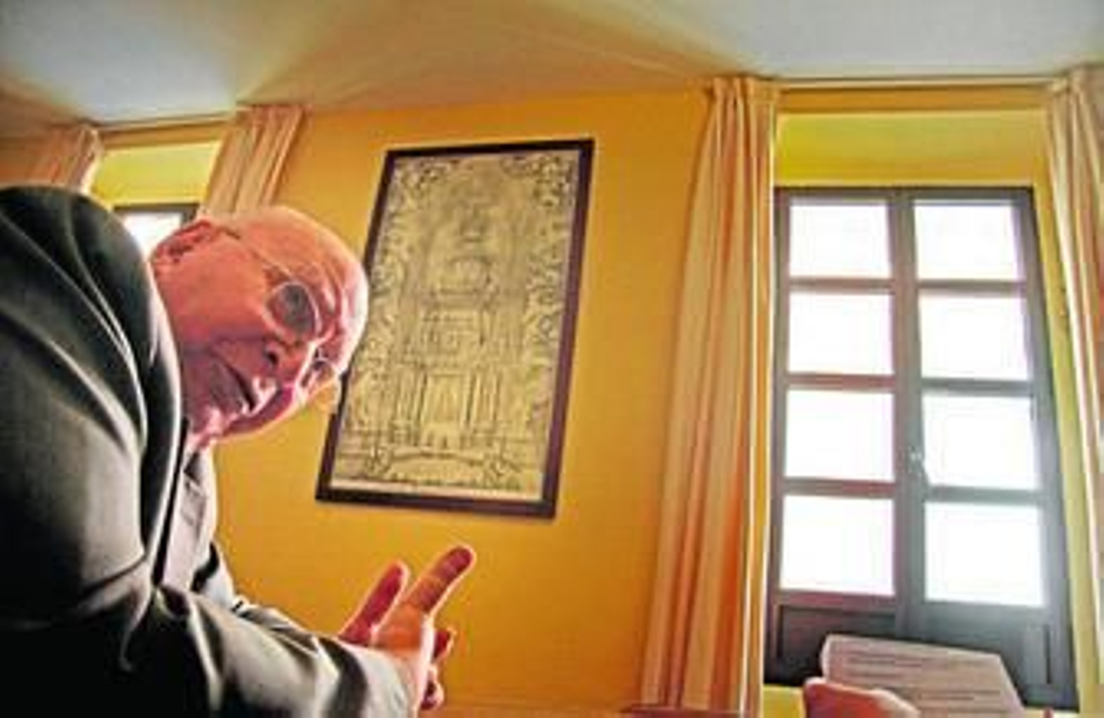 El presidente de las hermandades, Adolfo Arenas, en su despacho del Consejo de Cofradías.