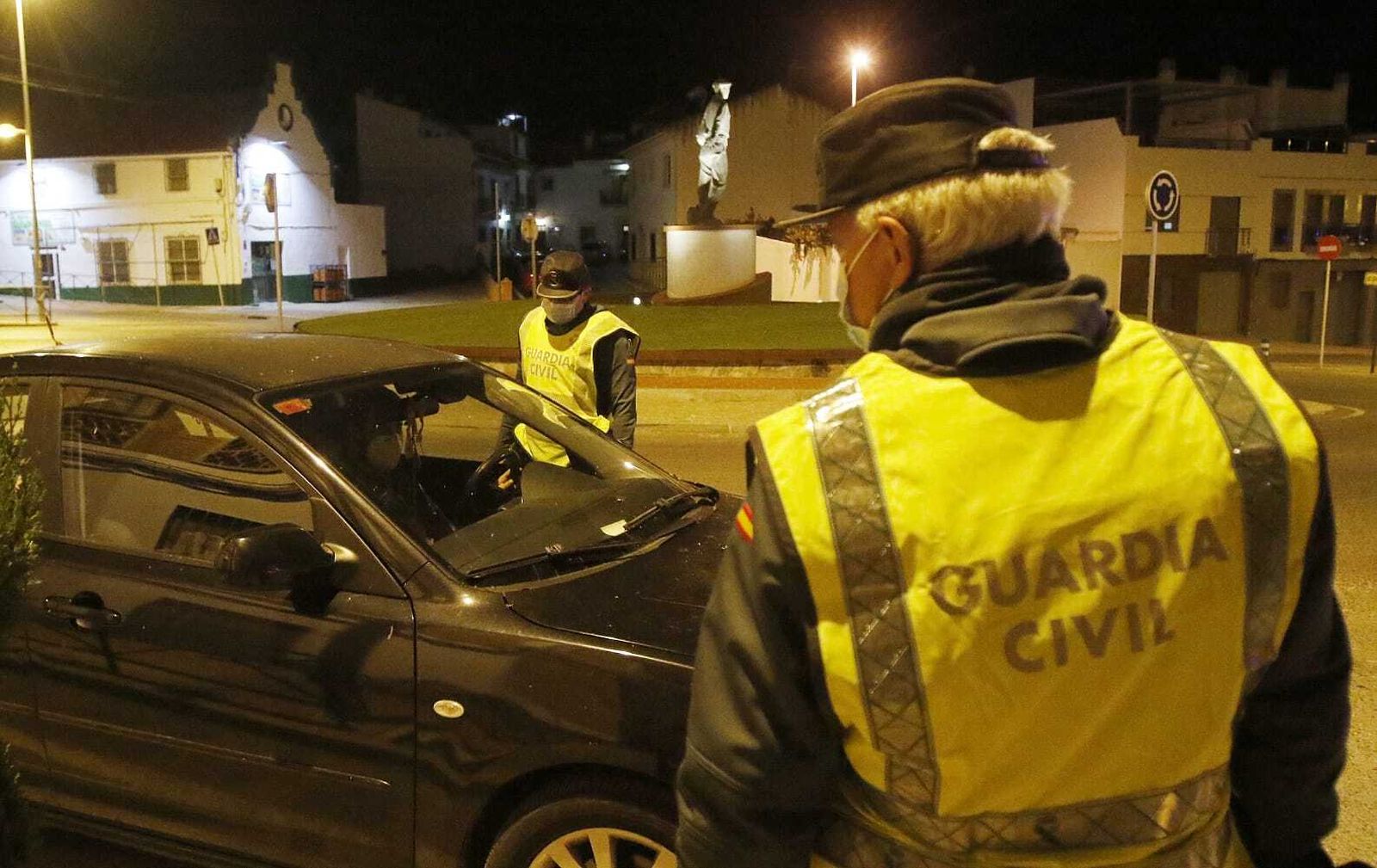 Control de la Guardia Civil en Fernán Núñez.
