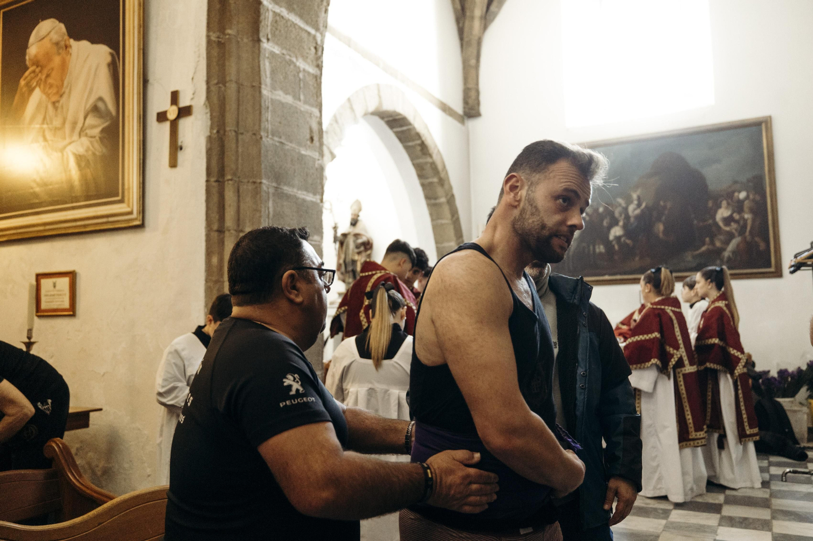 Las imágenes de la cofradía de Sanidad este Martes Santo en la Semana Santa de Cádiz de 2024