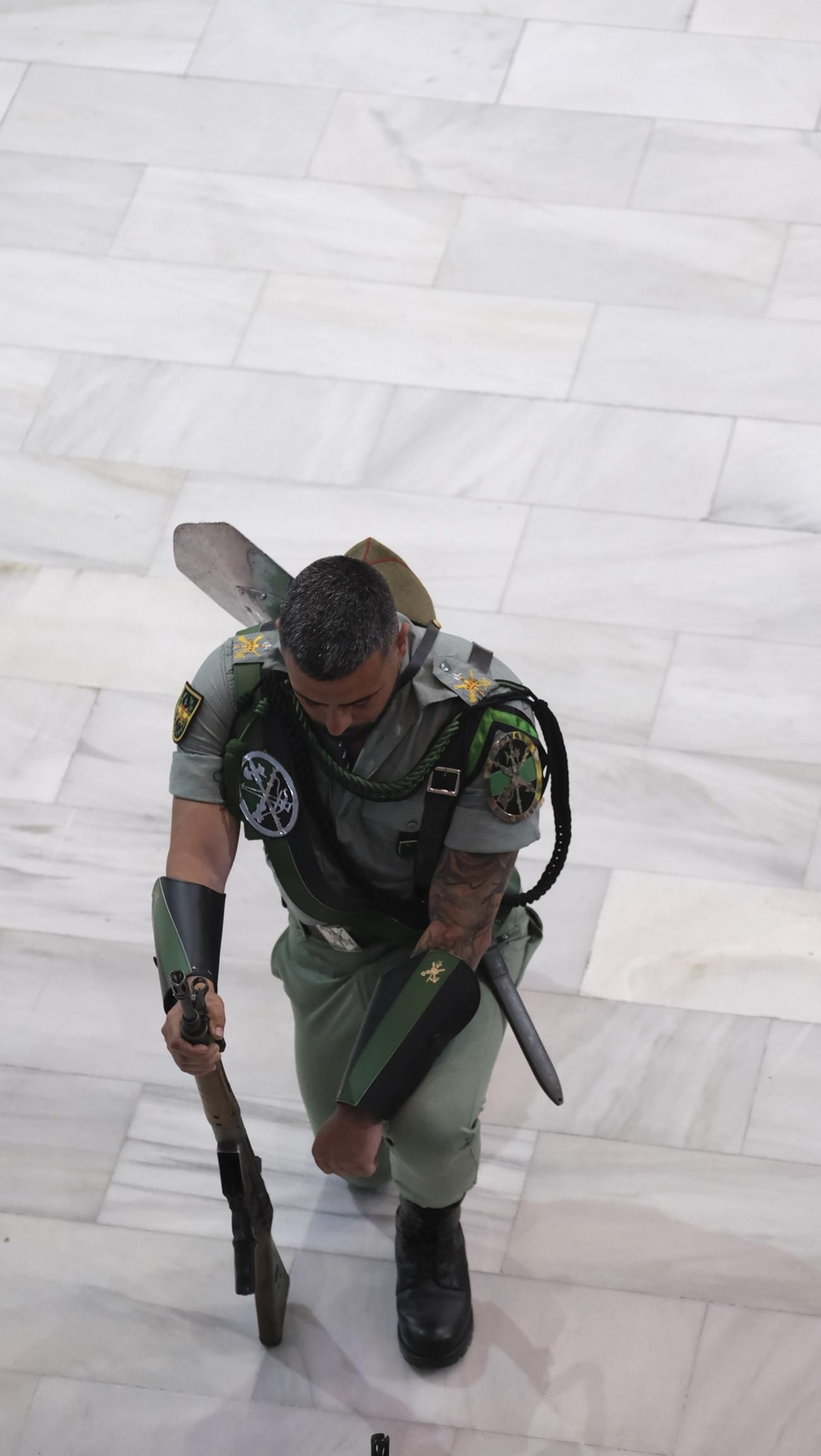 La Legión custodia el Cristo de la Buena Muerte en la Semana Santa de El Parador 2025