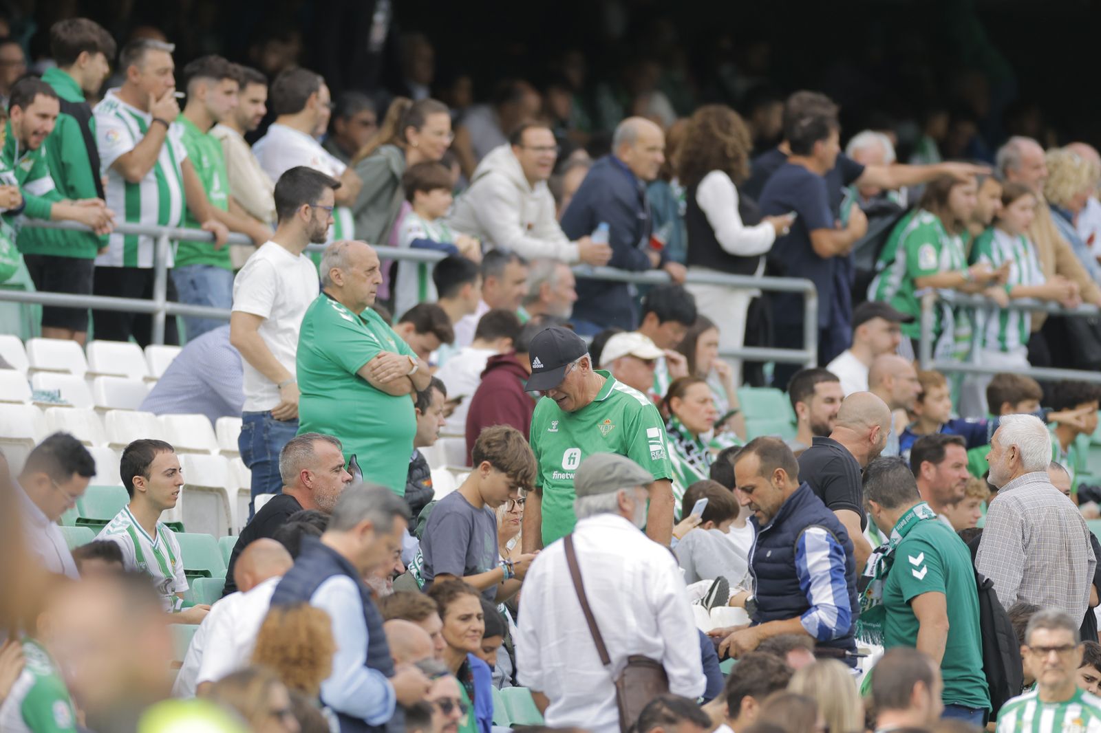 Búscate en las fotos del Betis-Osasuna