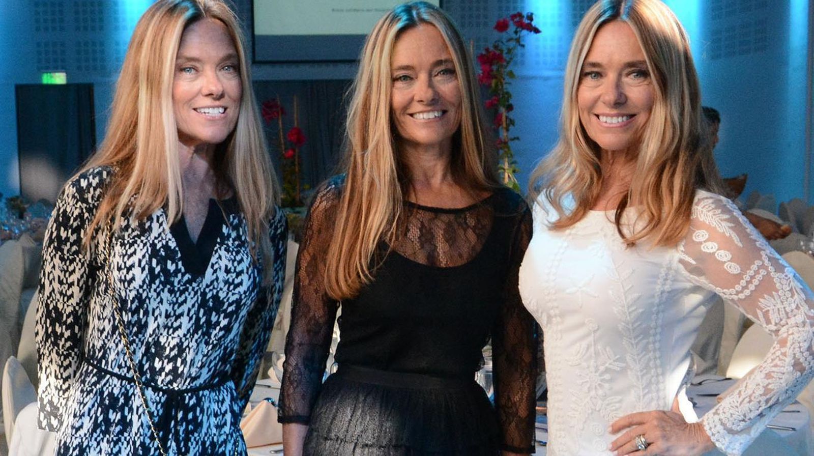 Las trillizas Fernández Rousse en la actualidad, para las 'Mañanas nuestras'. En el recuadro, con Julio Iglesias en 1978.