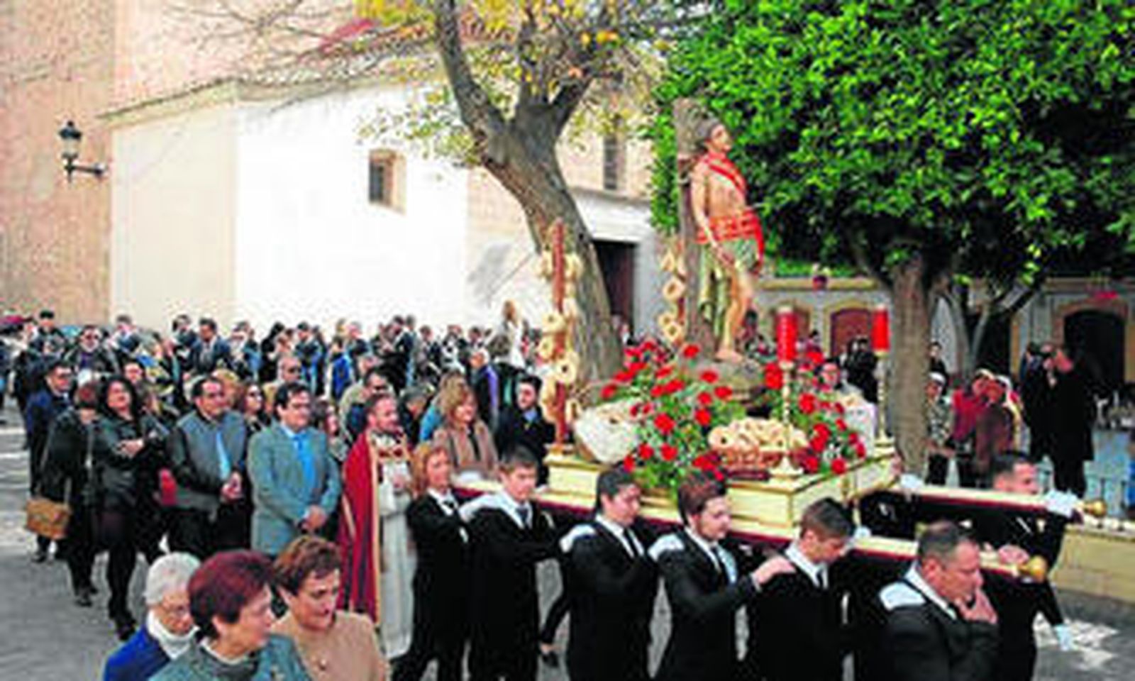 El municipio rinde homenaje a San Sebastián, uno de sus patrones