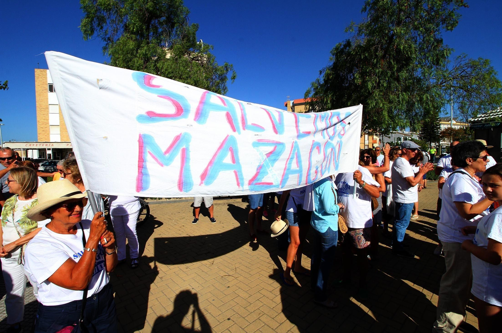 La manifestación "Salvemos Mazagón" en imágenes