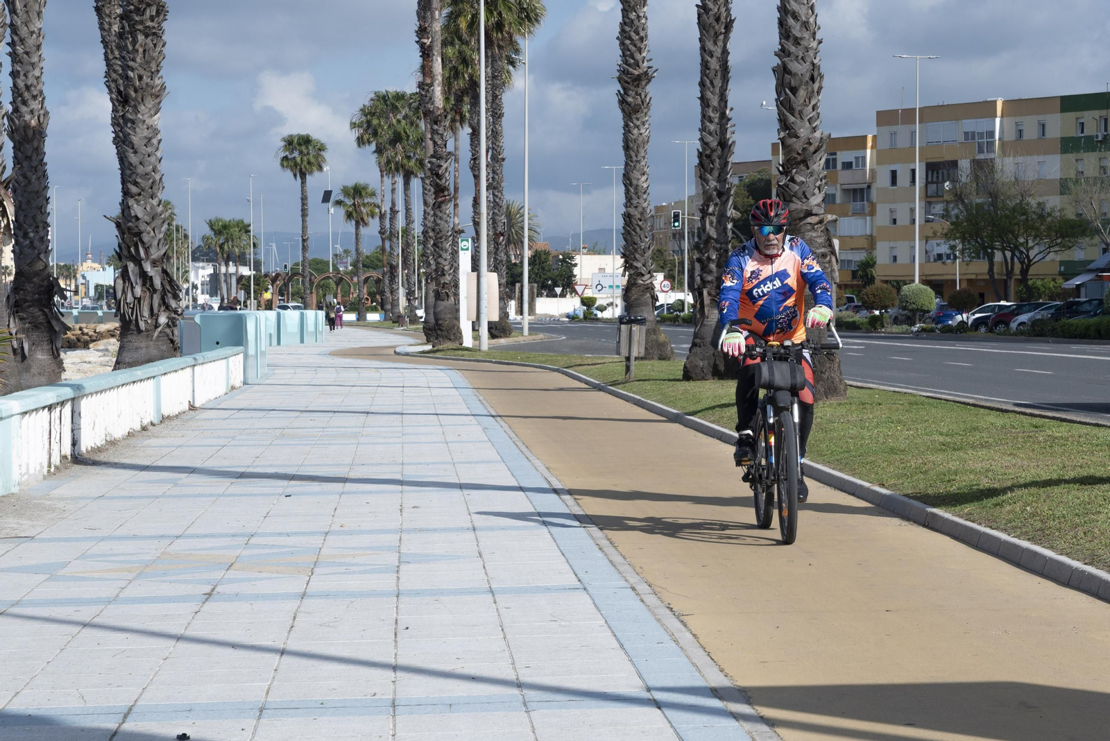 Fotos de gente practicando deporte al aire libre en La Línea