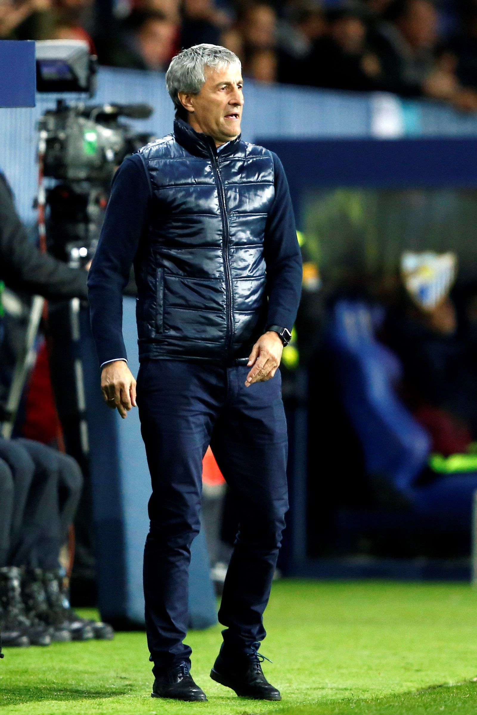 Quique Setién, en la banda de La Rosaleda.