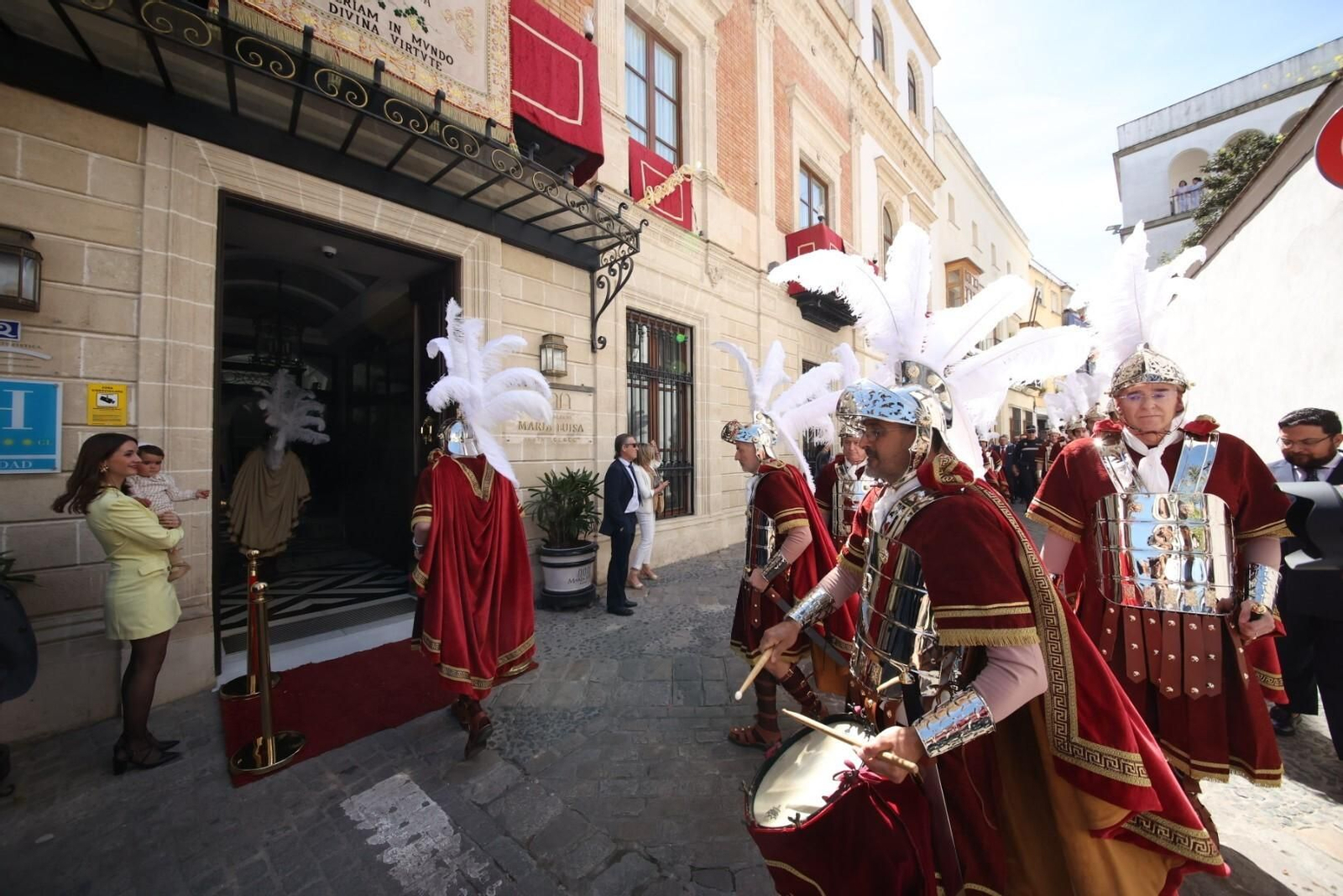 La guardia romana del Señor del Consuelo de la hermandad del Transporte
