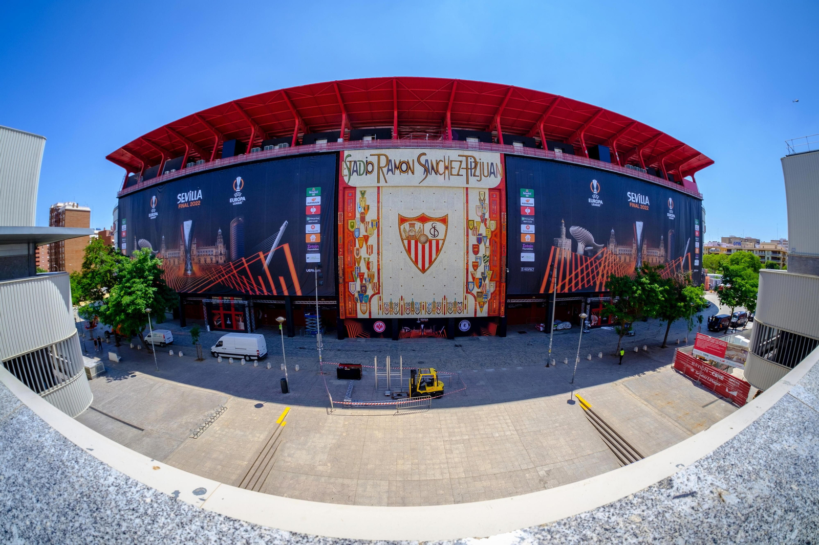 Imagen panorámica del Sánchez-Pizjuán ya listo para acoger la final Eintracht-Rangers.