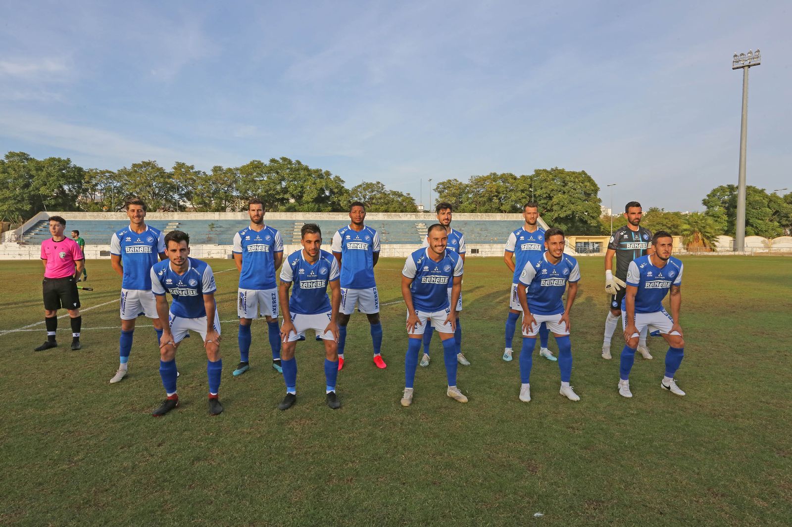 Imágenes del partido entre el XerezDFC y el Jerez industrial