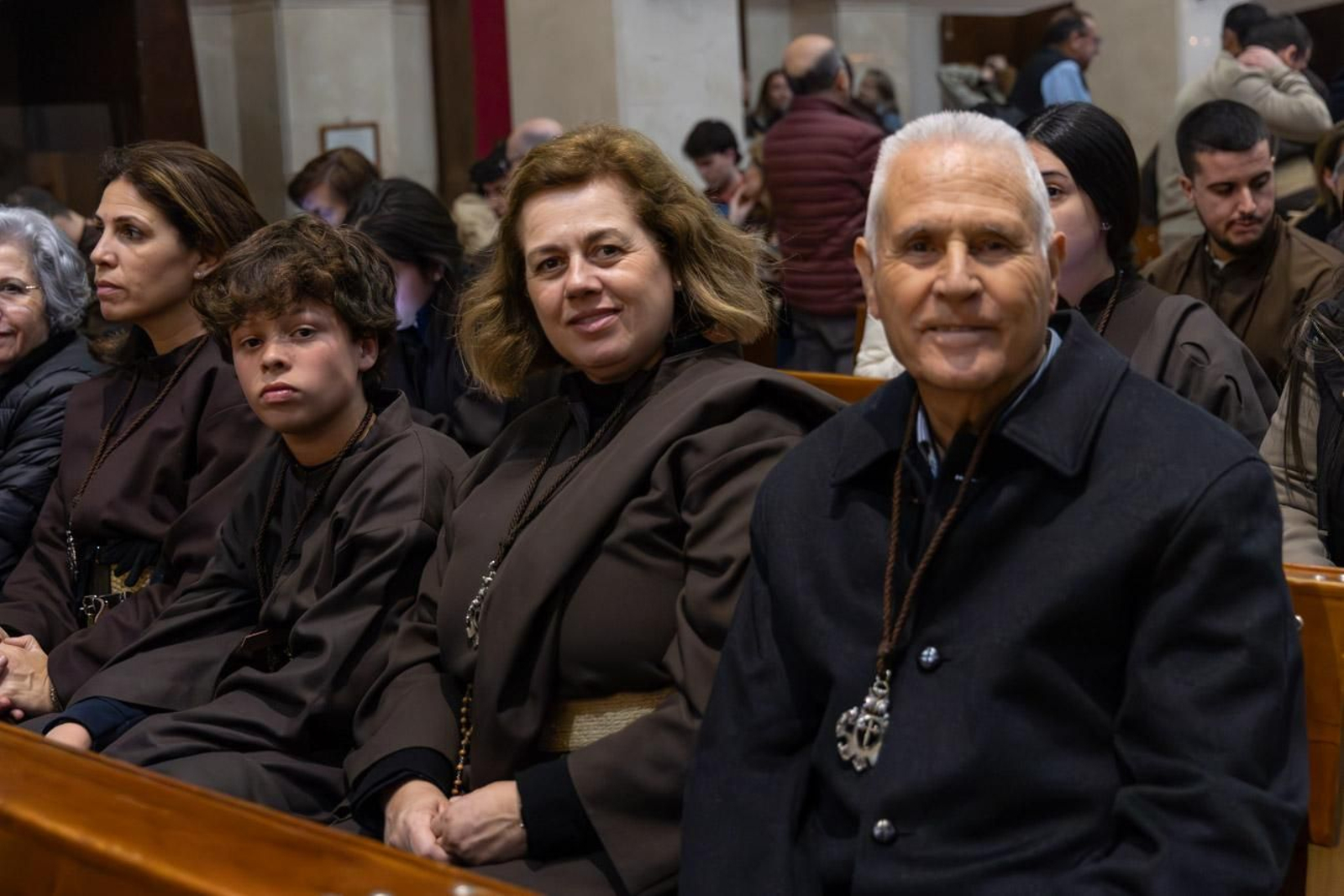 La temida lluvia impide el desarrollo normal de este Martes Santo