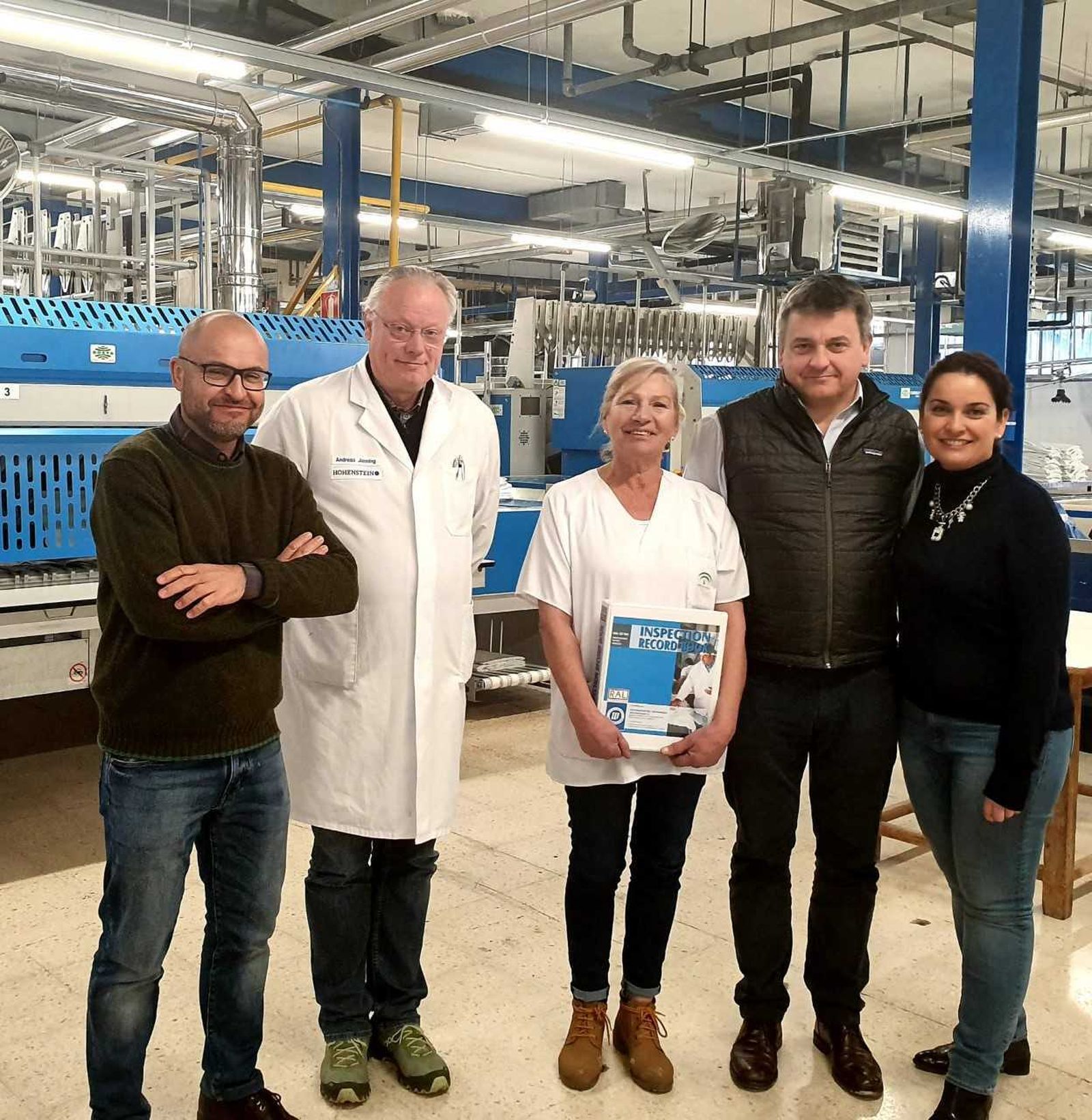 La lavandería de Granada que procesa dos millones de kilos de ropa