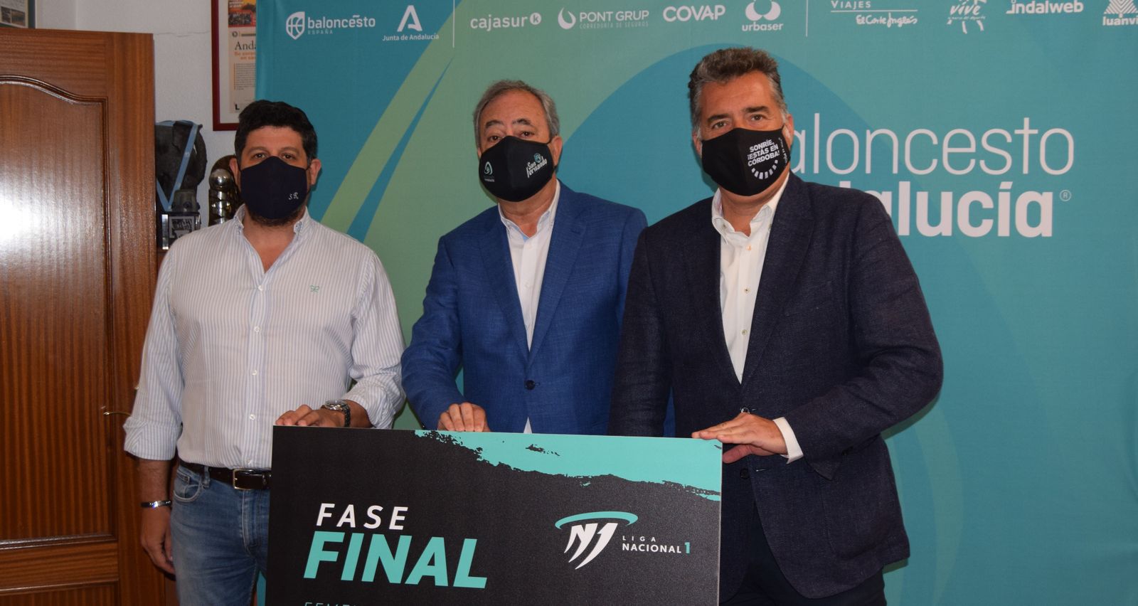 Sebastián del Rey, Antonio de Torres y Manuel Torrejimeno, en la presentación de la fase final por el título de la N1 Femenina.