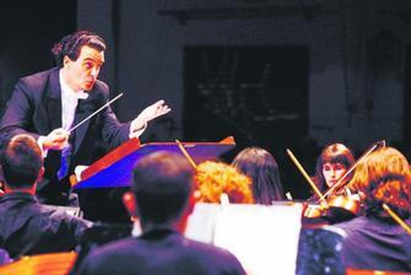 Un director de orquesta.