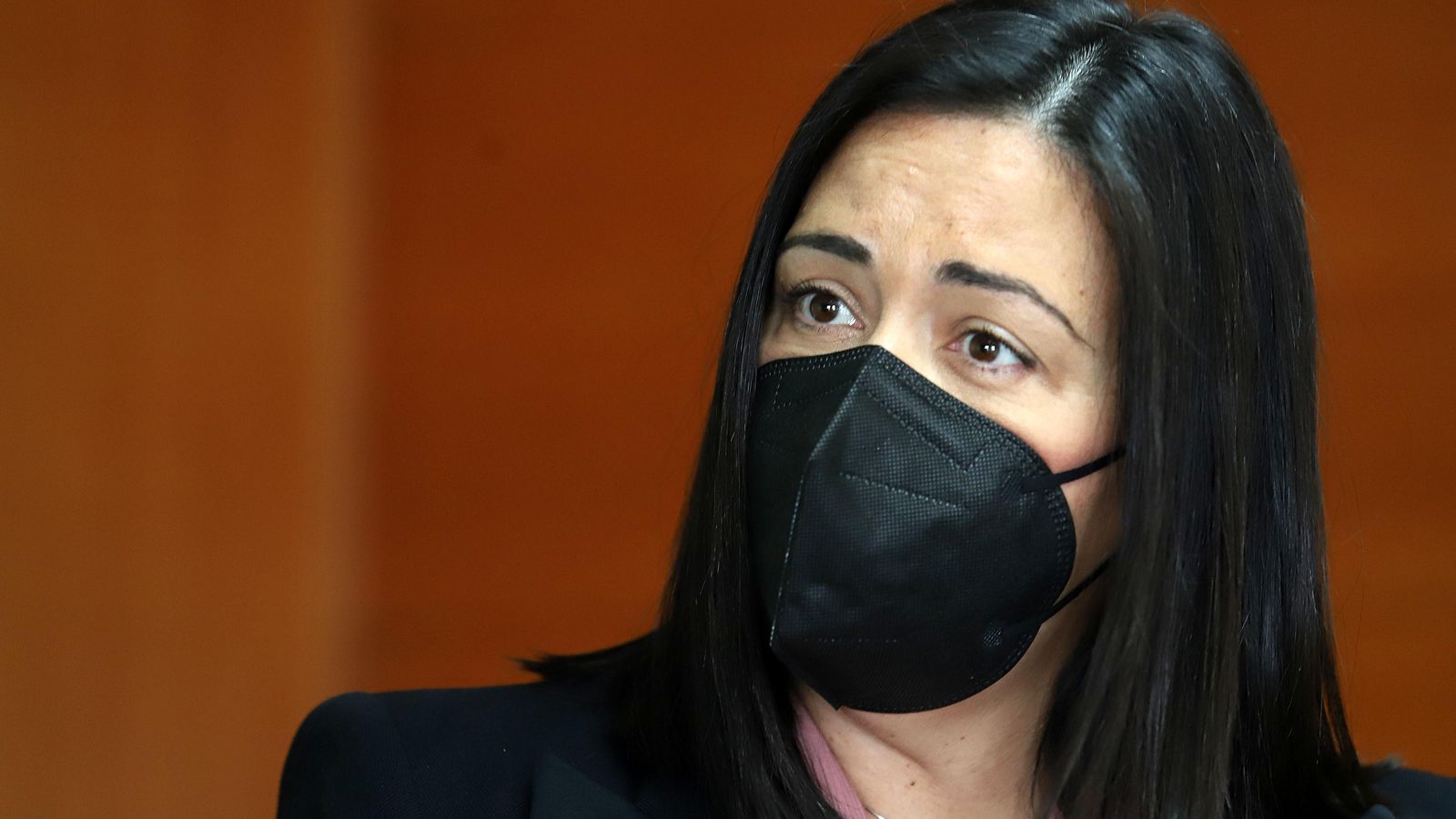 Nuria Gómez, con mascarilla.