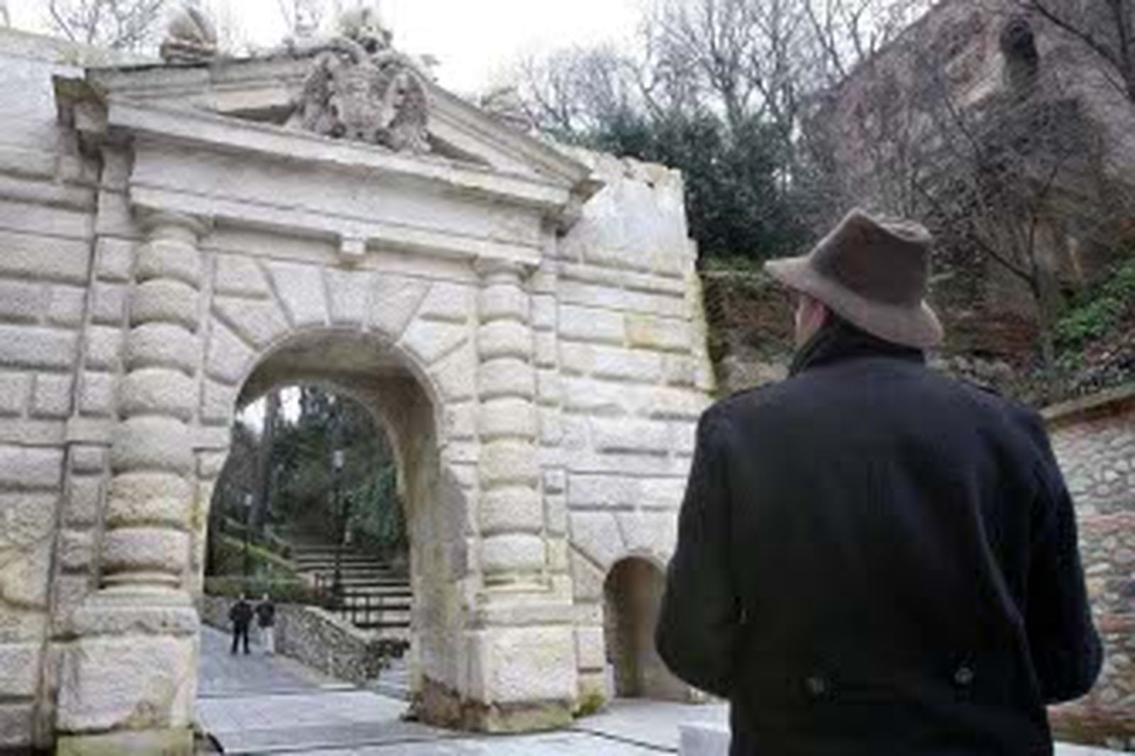 Reabierta la Puerta de las Granadas tras su restauración