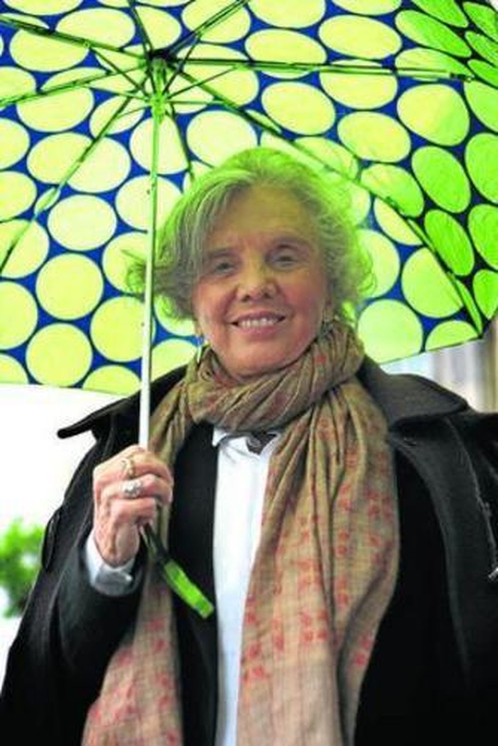 Elena Poniatowska (París, 1932), a cubierto.