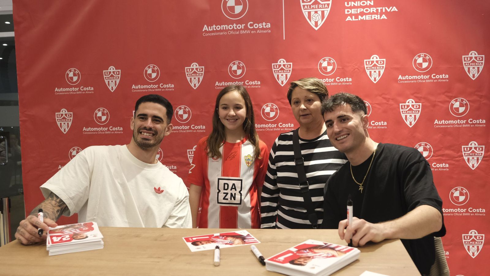 La firma de autógrafos de Jon Morcillo y Miguel de la Fuente en Automotor Costa BMW