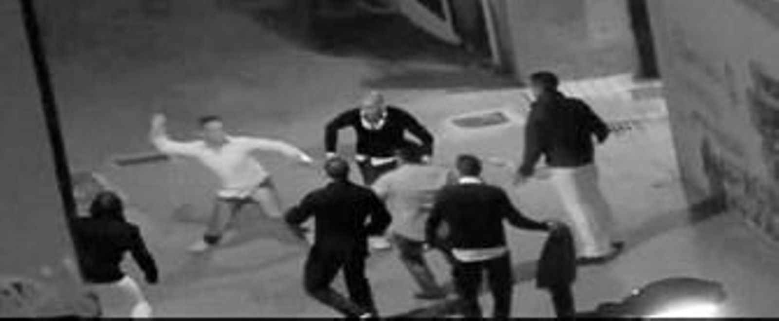 Una brutal agresión a las puertas de una discoteca de Granada, en la red