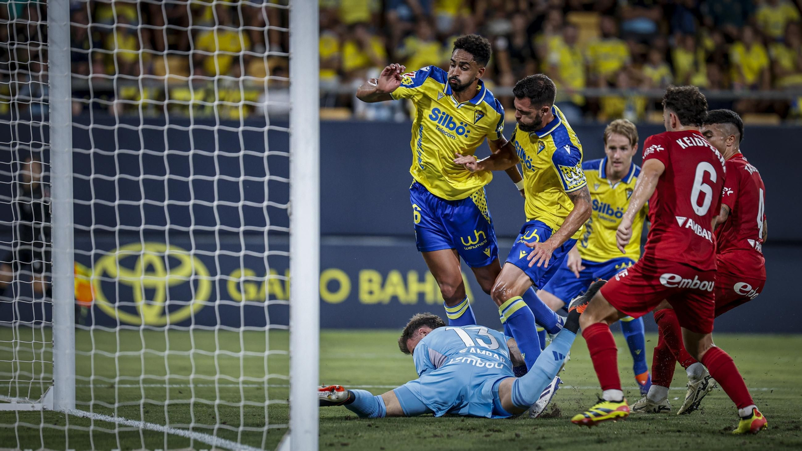 Búscate entre las fotos del partido de fútbol entre Cádiz CF y Real Zaragoza