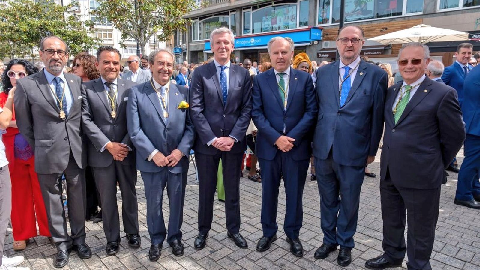 El presidente de la Xunta, Alfonso Rueda, y la Junta de la Macarena