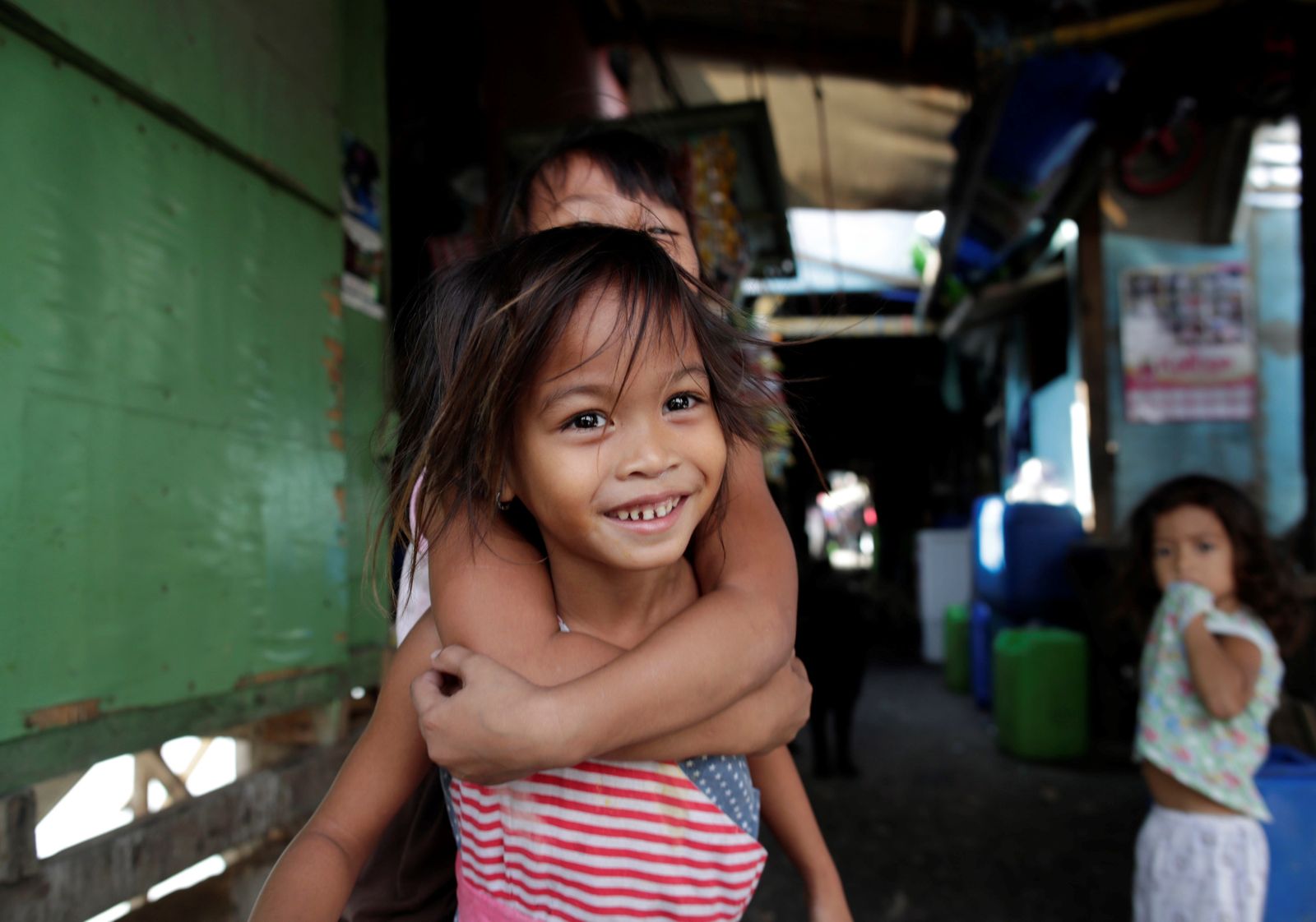 Casas en un mar de plástico filipino