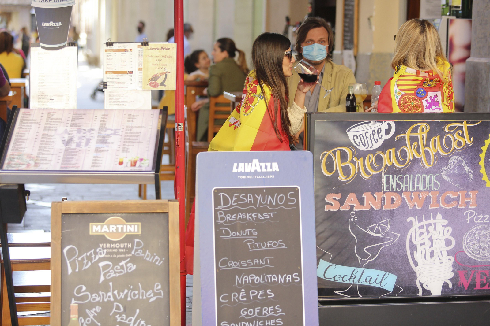 Las fotos de la cacerolada en Málaga contra el Gobierno por el coronavirus