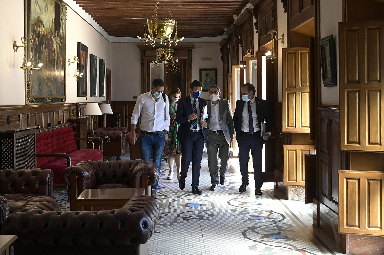 25 de junio: la espantada del pleno, la cita de las seis, el adiós a las líneas rojas del PSOE y el apoyo del PP con ‘peros’