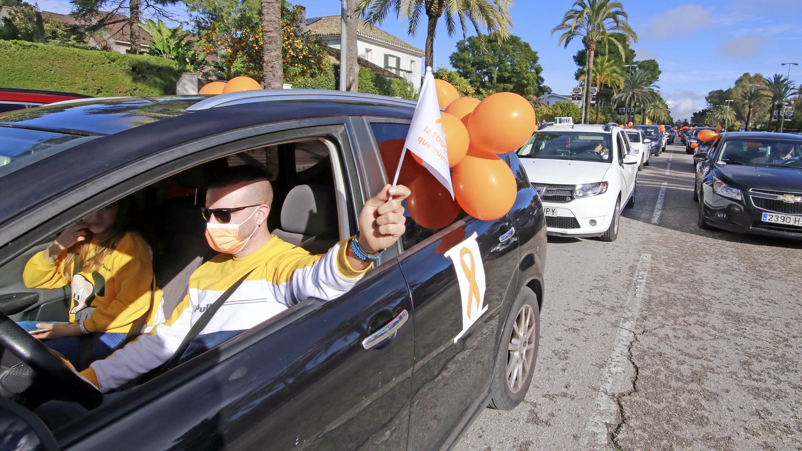 Imágenes de la manifestación en vehículos contra la Ley Celaá en Jerez