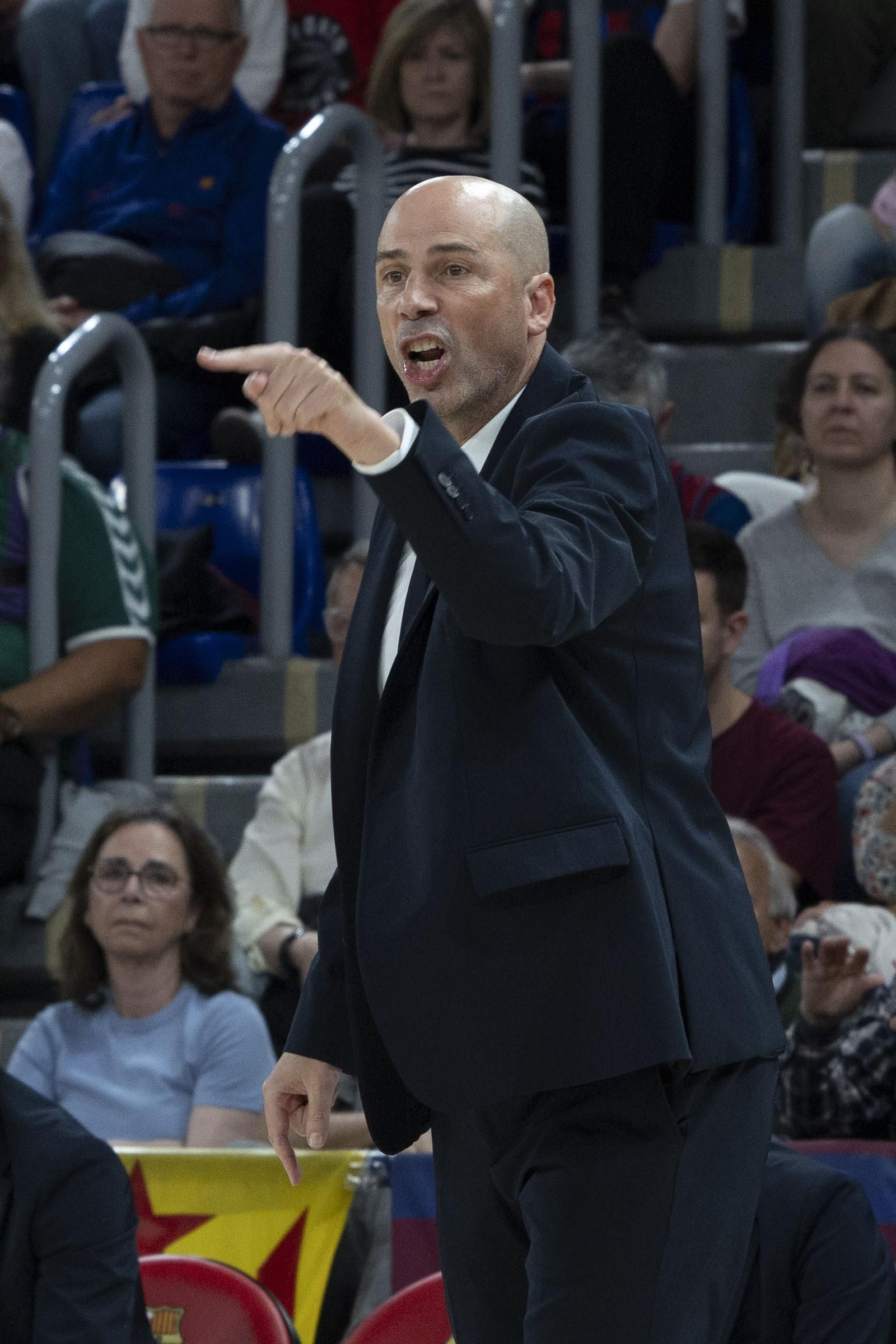 Joan Peñarroya da órdenes.