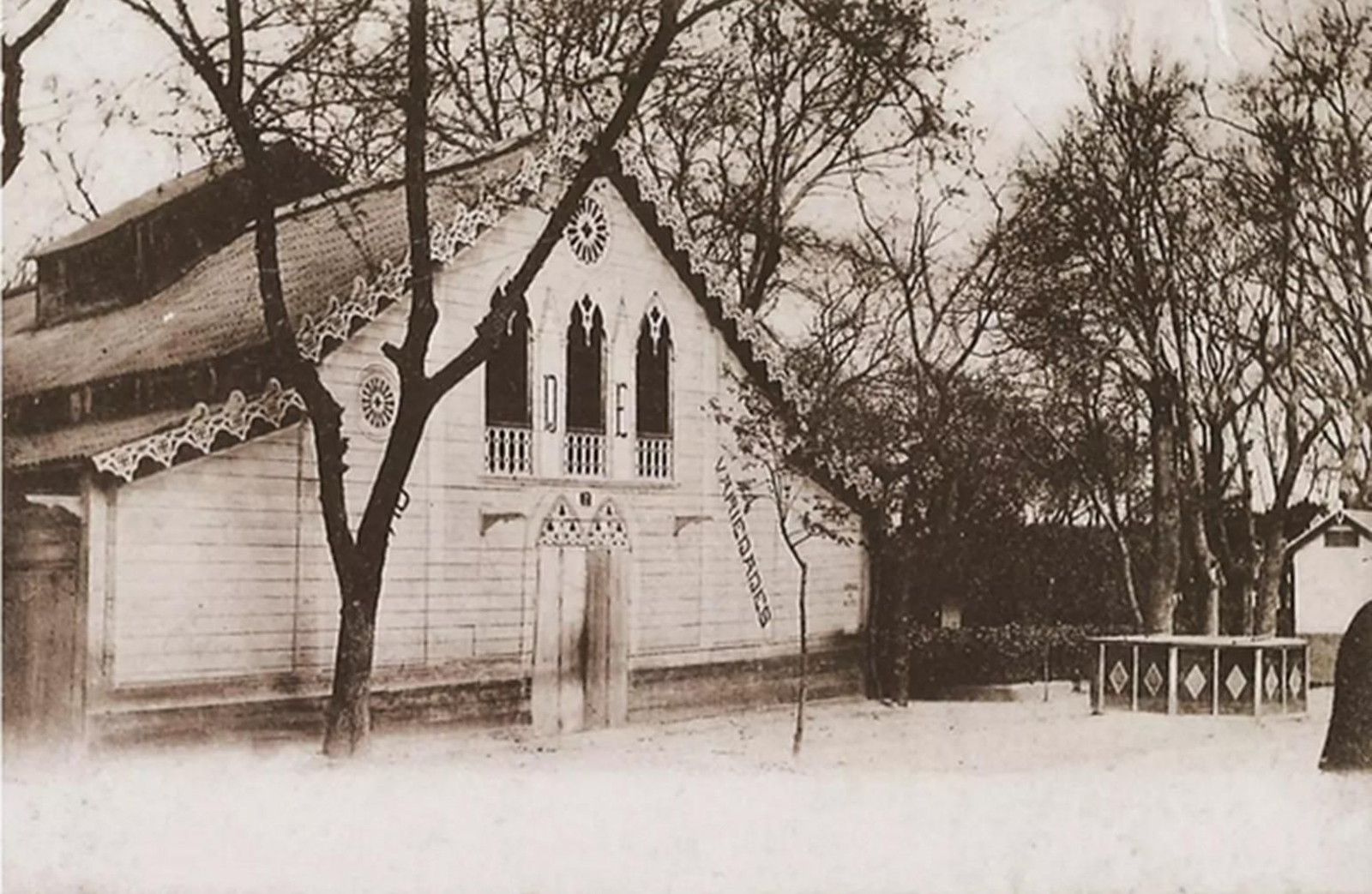 La fachada principal del Teatro Variedades.